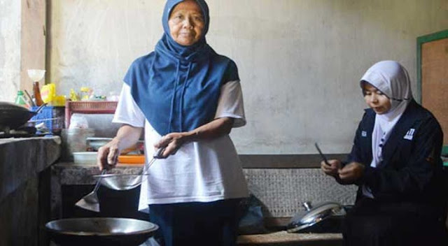 Kisah Anak Penjual Gorengan Diterima Kuliah Di Kedokteran